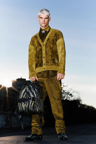 Look 15